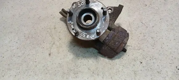 Hyundai i30 Front wheel hub spindle knuckle
