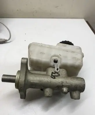 Nissan Navara D40 Master brake cylinder