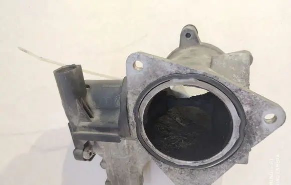 Volkswagen Transporter - Caravelle T5 EGR valve 076131501A