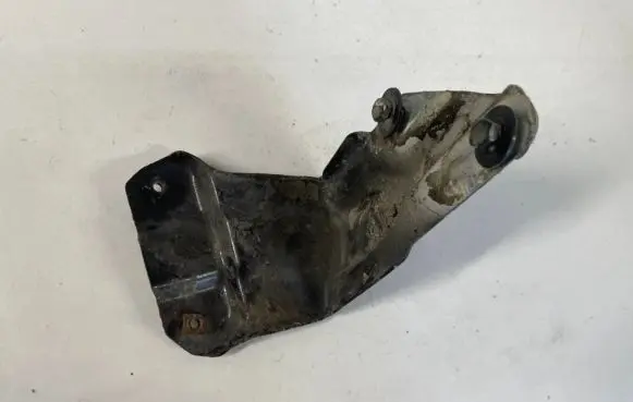 Volkswagen Golf Plus Fender mounting bracket