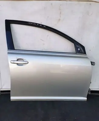 Toyota Avensis T250 Front door