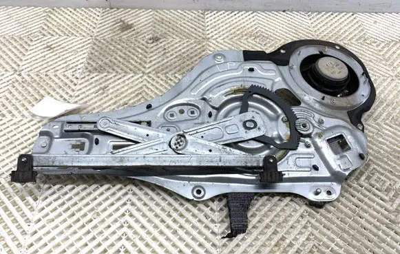 KIA Sportage Front door window regulator with motor 824703U090