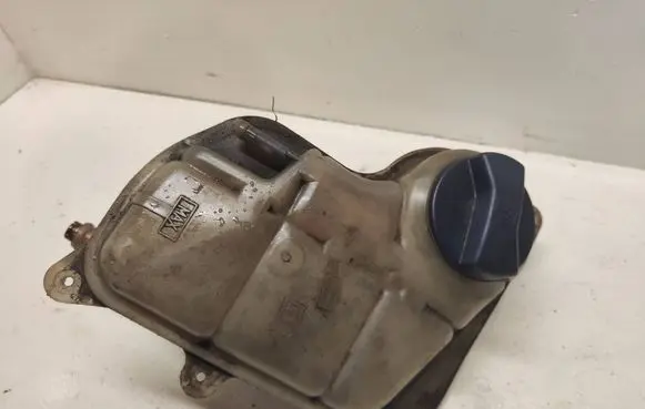 Coolant expansion tank/reservoir