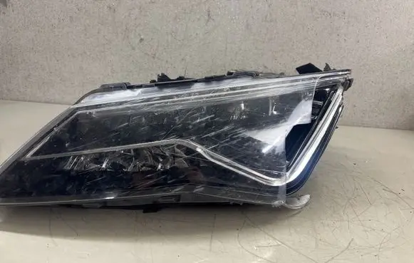 Seat Leon (5F) Headlight/headlamp 5F1941007G 90100839