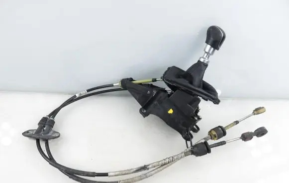 Ford Focus Gear shifter/selector BV6R7E395GA