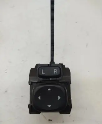 Toyota Avensis T270 Wing mirror switch C476476