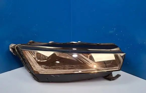 Skoda Octavia Mk4 Headlight/headlamp 5E4941016A 030111823400
