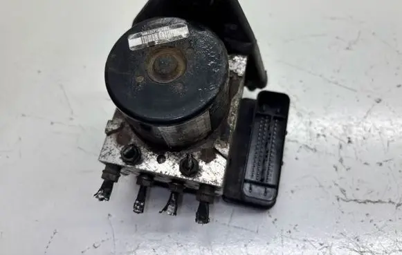 Skoda Octavia Mk2 (1Z) ABS Pump 1K0907379AD