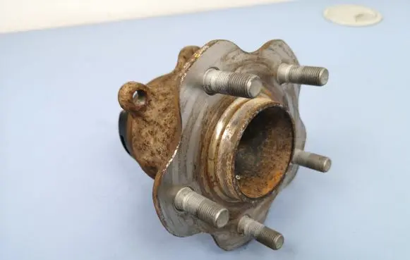 Rear wheel hub
