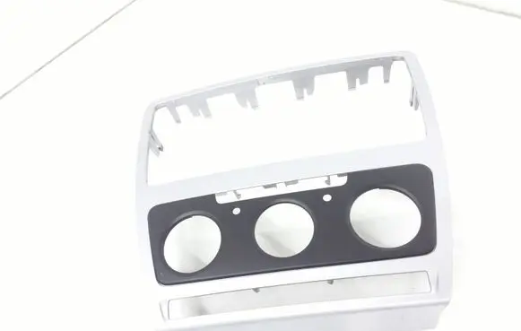 Skoda Octavia Mk2 (1Z) Radio/GPS head unit trim 
