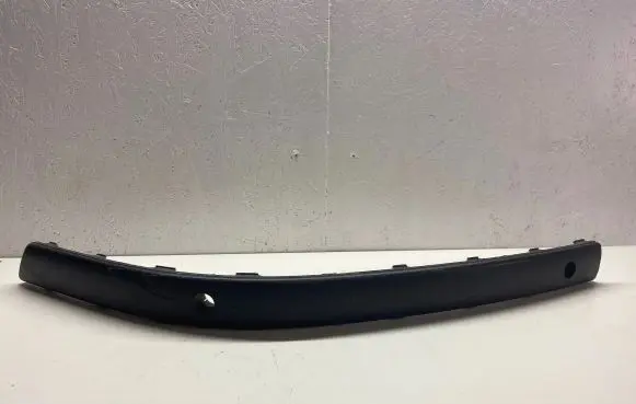 Front bumper splitter molding