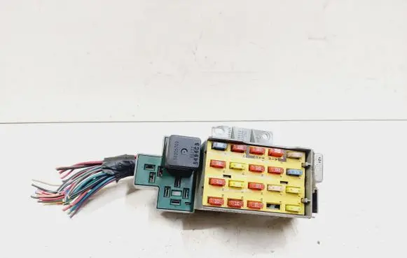 Chrysler PT Cruiser Fuse module 50702A P04795556AC 556AC