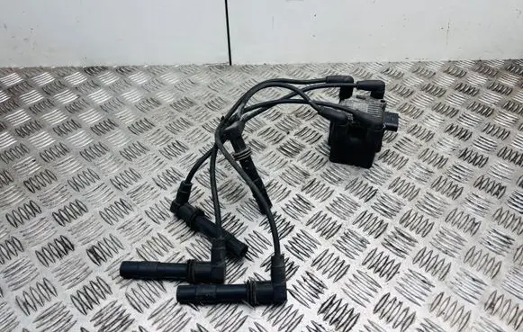 Volkswagen Golf IV High voltage ignition coil 032905106B