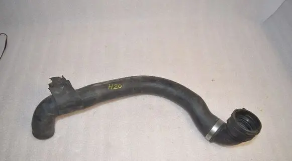 Mercedes-Benz S W220 Engine coolant pipe/hose 2205000075