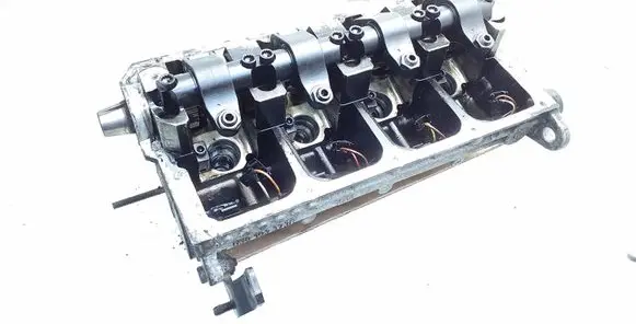 Volkswagen PASSAT B5 Engine head 068103373R