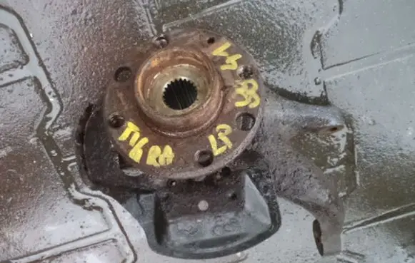 Opel Tigra A Front wheel hub spindle knuckle