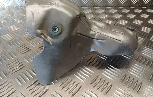 Toyota Yaris Heat shield in engine bay 