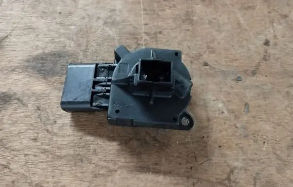 Chrysler Voyager Ignition lock contact 04685719AB