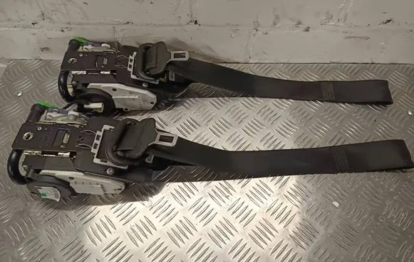 Mercedes-Benz C W204 Front seatbelt A2048601585 A2048601685