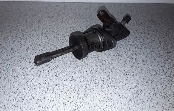 Clutch slave cylinder
