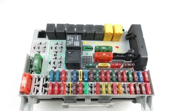 Opel Zafira A Fuse box set 90589965