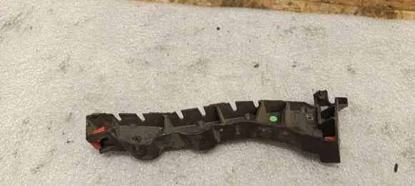 Opel Zafira B Front bumper mounting bracket 13124998