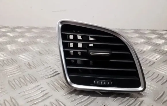 Audi Q3 8U Dashboard side air vent grill/cover trim 8U2820902B 8U2820902C