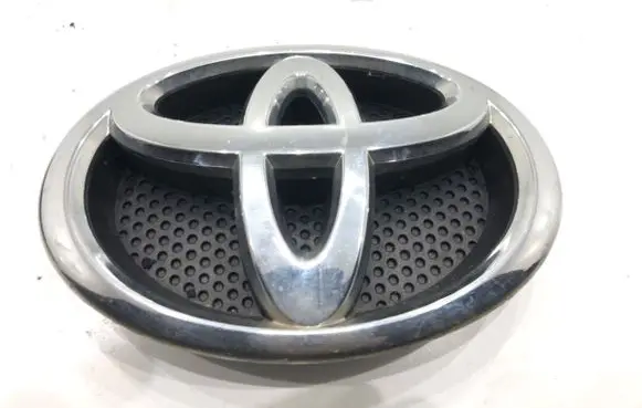 Toyota Yaris Manufacturer badge logo/emblem 75311-02140