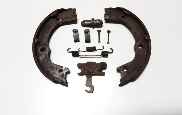 SsangYong Tivoli Handbrake/parking brake pads 