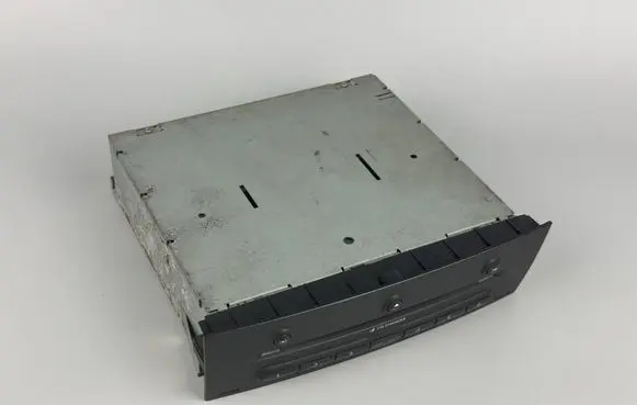 Renault Megane II CD/DVD changer 8200084437 8200084437A R02022212