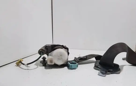 Honda CR-V Rear seatbelt 0428124