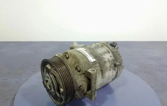 Volkswagen PASSAT B6 Air conditioning (A/C) compressor (pump) VALEO699357