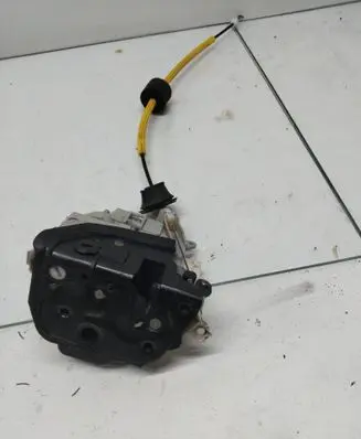 Audi A6 S6 C6 4F Rear door lock 4F0839015J 261111S0R