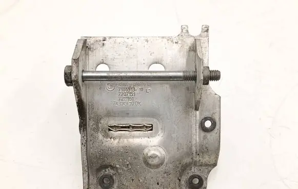 BMW 5 F10 F11 Radiator mount bracket 7186513