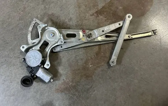 Toyota Prius (XW20) Front door window regulator with motor 