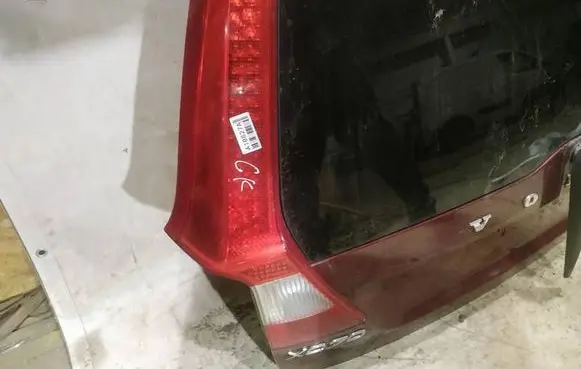 Volvo XC70 Tailgate rear/tail lights