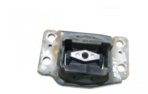 Ford Mondeo MK IV Engine mount bracket