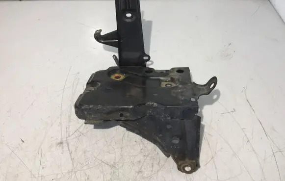 Toyota Yaris Battery tray 