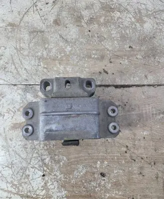 Volkswagen Golf Plus Engine mount bracket 1K0199555