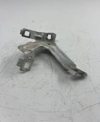 BMW M4 F82 F83 Fender mounting bracket 8055703
