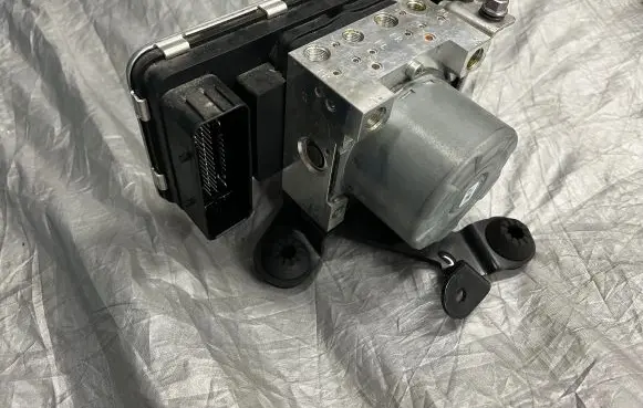 Volvo S60 ABS Pump P32214772 10022013034