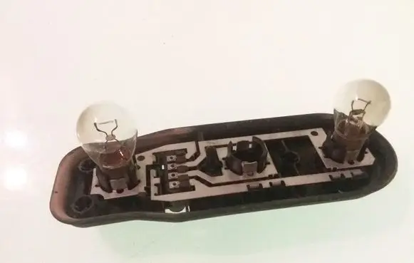 BMW 5 E39 Tail light bulb cover holder 8371324 393440