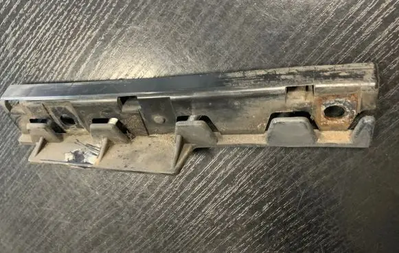 BMW 5 E60 E61 Front bumper mounting bracket 7066227