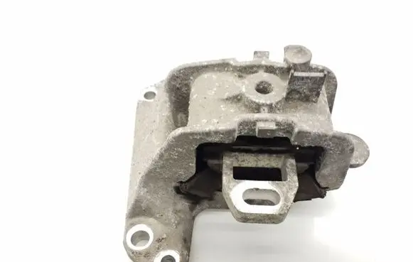 Peugeot 508 Engine mount bracket