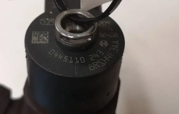 Opel Vectra C Fuel injector 0445110243