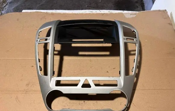KIA Ceed Radio/GPS head unit trim 847401H000