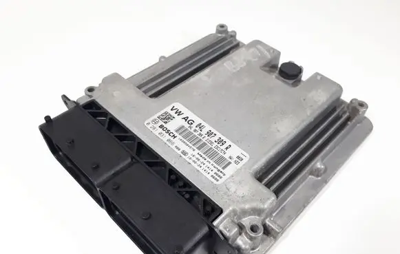 Volkswagen PASSAT B8 Engine control unit/module 04L907309R 0281031066