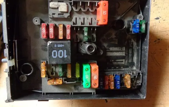 Volkswagen Caddy Fuse box set 1718130