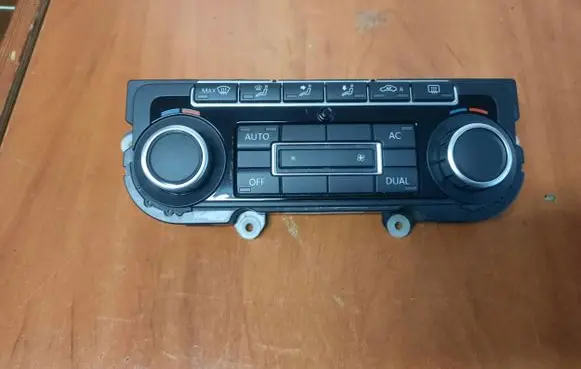 Volkswagen Golf VI Climate control unit 5K0907044AJ