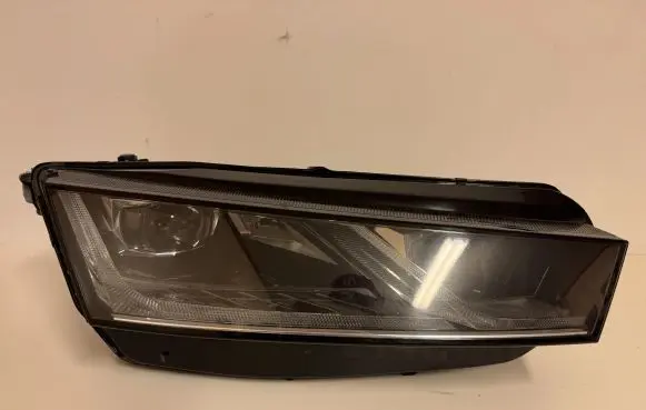 Skoda Octavia Mk4 Headlight/headlamp 5E4941016A 030111823400